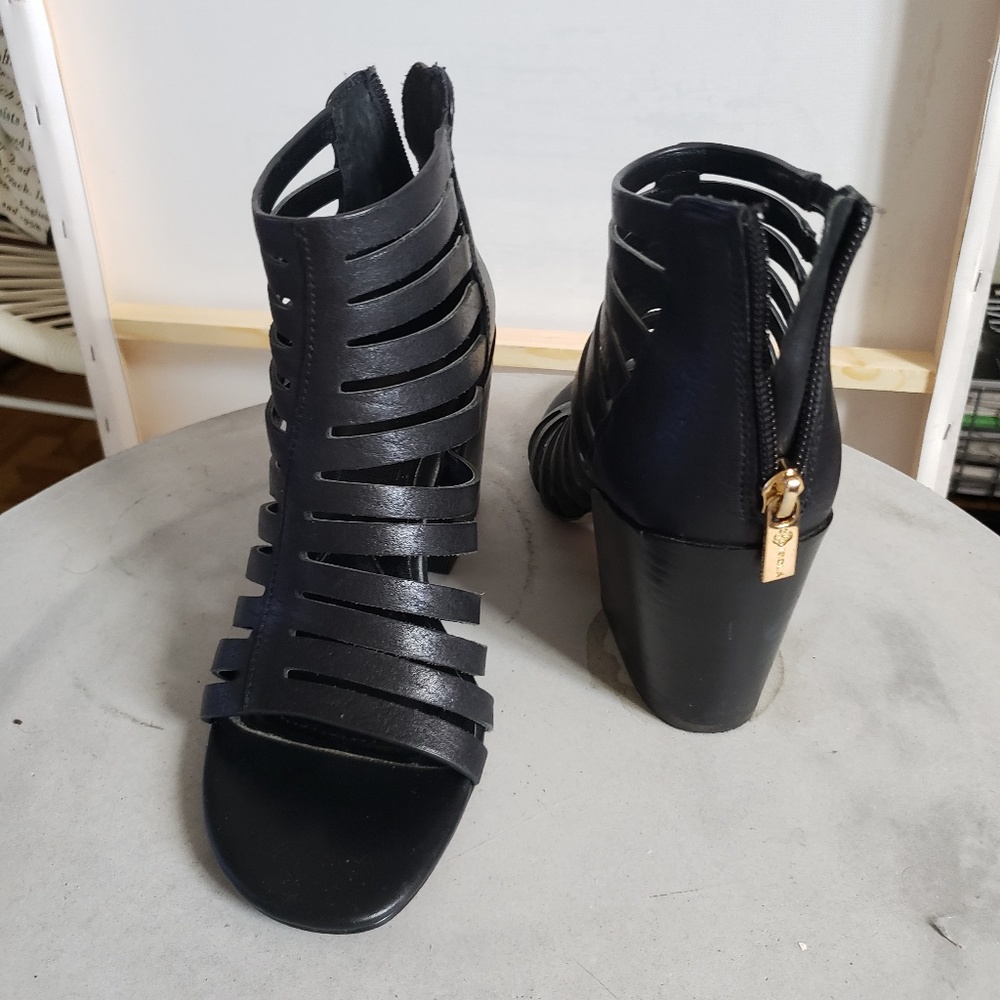 Isola Black Sandals